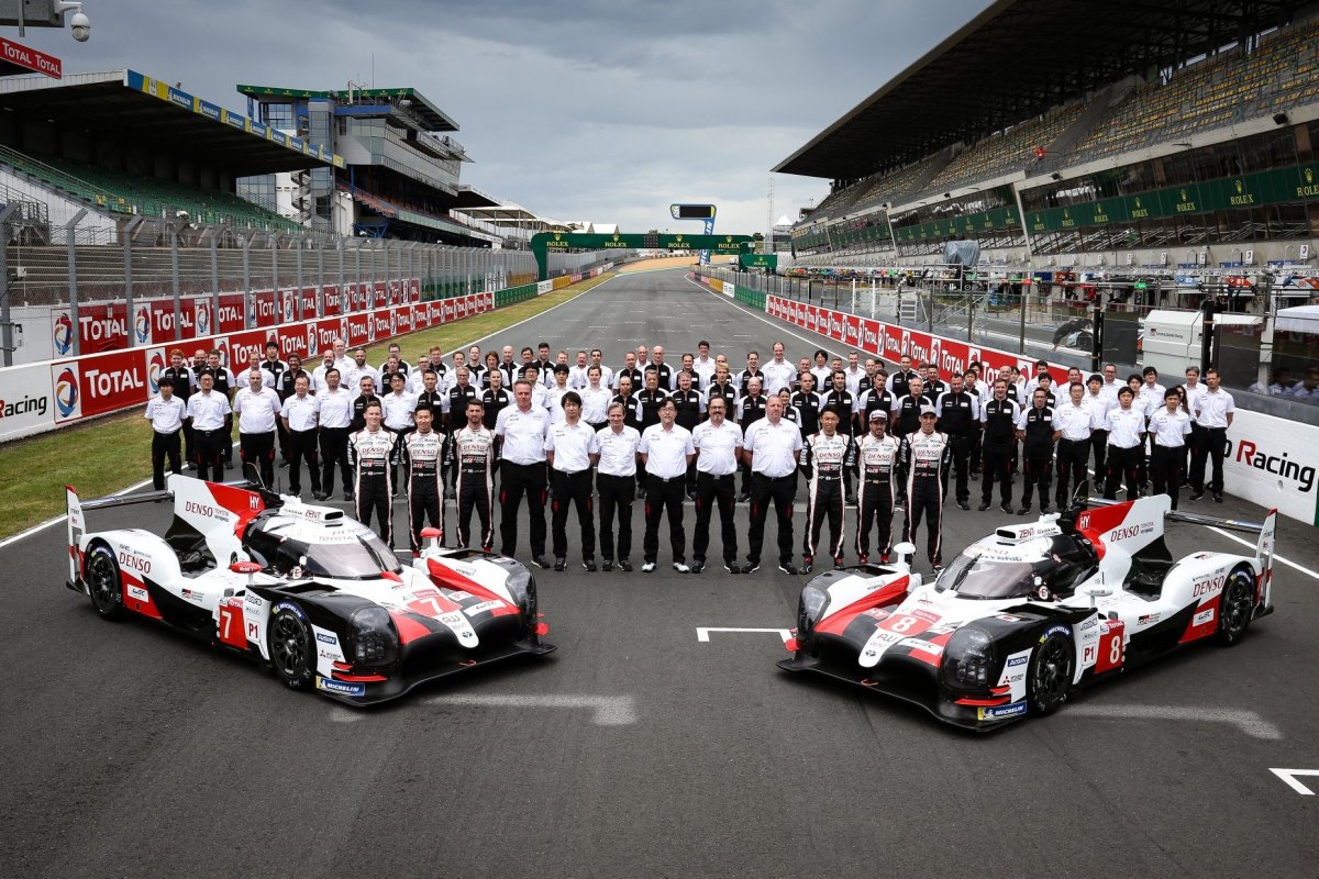 Image Le Team du Garage Limat aux 24 Heures du Mans