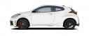 Une ligne de toit basse et une silhouette épurée évoquant un coupé confèrent à la GR Yaris d’excellentes caractéristiques aérodynamiques. Son toit en polymère renforcé de fibre de carbone et ses éléments de carrosserie en aluminium abaissent le centre de gravité pour davantage d’agilité. La calandre élargie souligne son caractère sportif, tout en contribuant à refroidir les freins et le moteur. Une sportive pure et dure, sur route ouverte comme en course. 